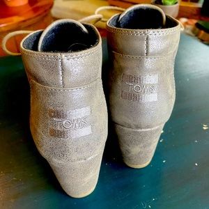 Tom’s metallic wedges. Excellent used condition. Discounted shipping!